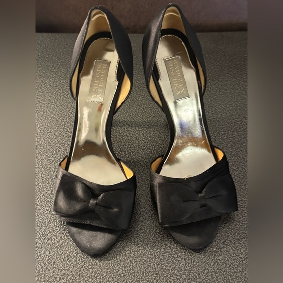 Badgley Mischka Black Satin Bow Heels - Picture 1 of 5